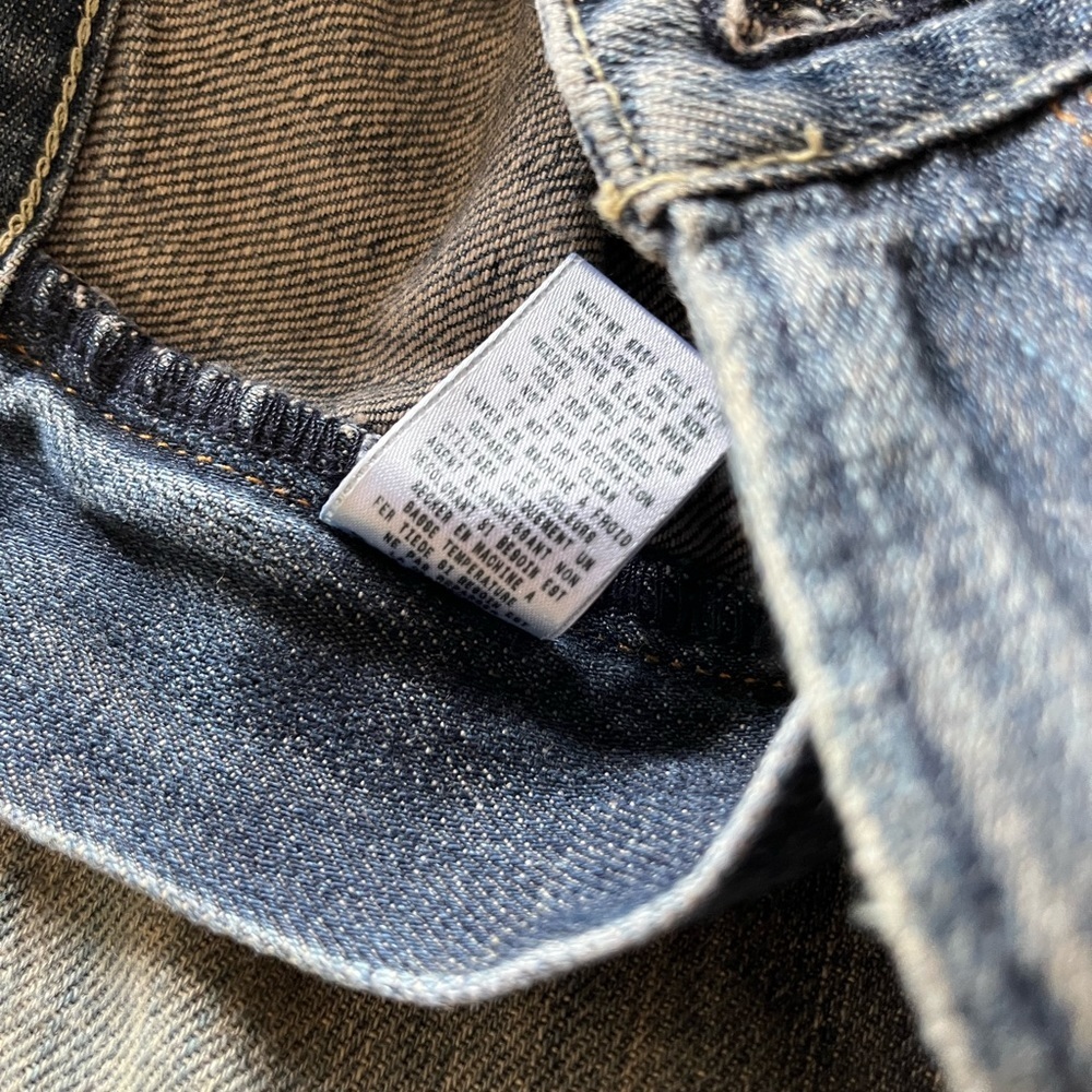 Guess Men’s Regular Straight Jeans - Slightly Distressed Wash - Picture 10 of 10